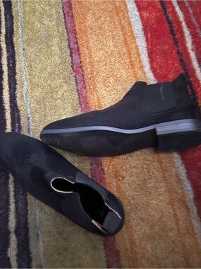 H&M Men’s Black Chelsea Boots (Pull-On)